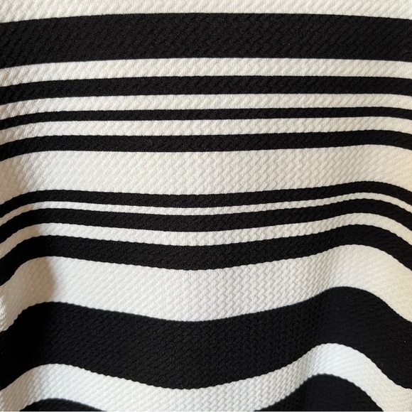 NWOT Suzy Shier Black and White Asymmetrical Mini Dress - Picture 4 of 6